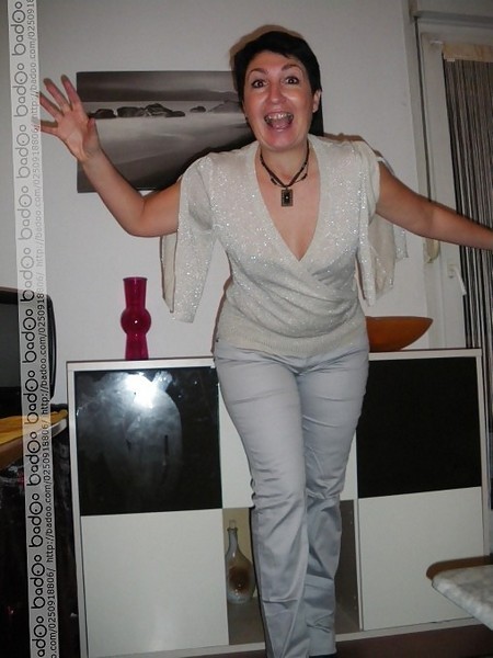 salope en mini cuir exhib